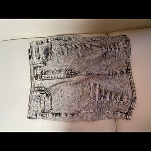 With tag fashion nova skirt😍